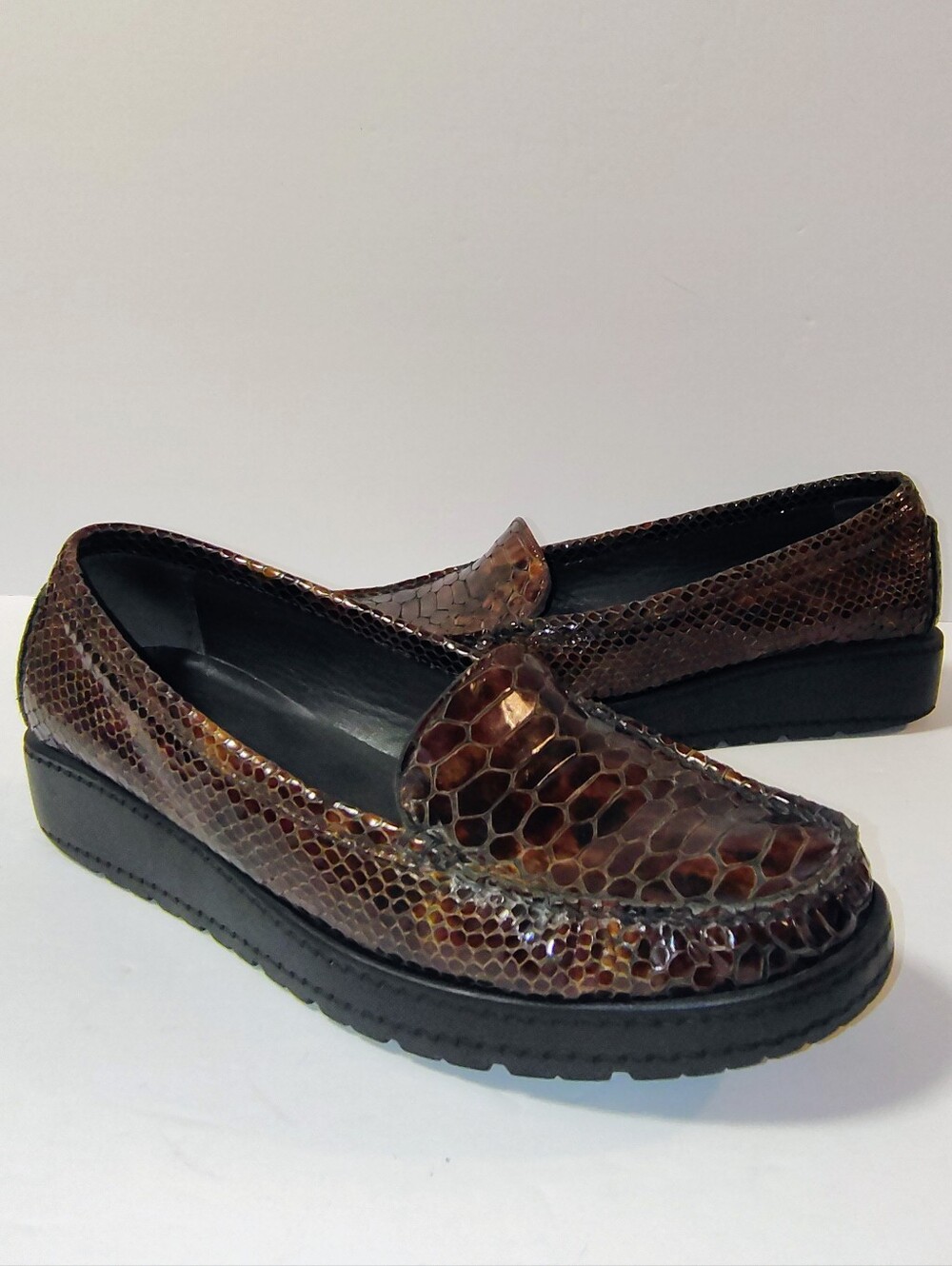 Stuart Weitzman Women's Snake-Skin Patent Leather Slip-On Embossed Moc Loafer 7